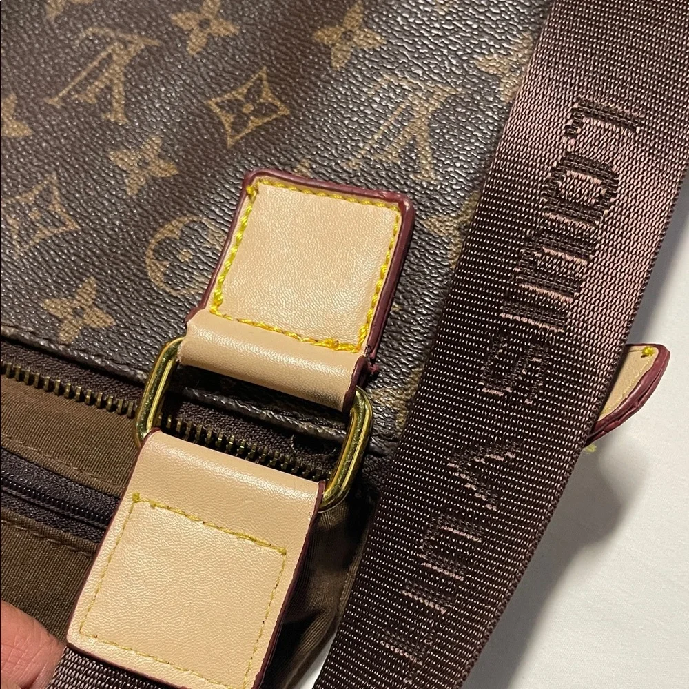 Stylish Monogram Brown Messenger Bag - Picture 8 of 11
